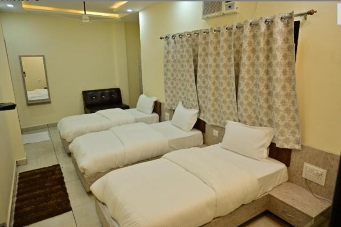 Hotel Raghuveer Inn By Bookingcare Sitapur Muafi ภายนอก รูปภาพ